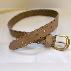 Liz Claiborne scalloped edge leather belt with brass buckle size small 32x1.5”